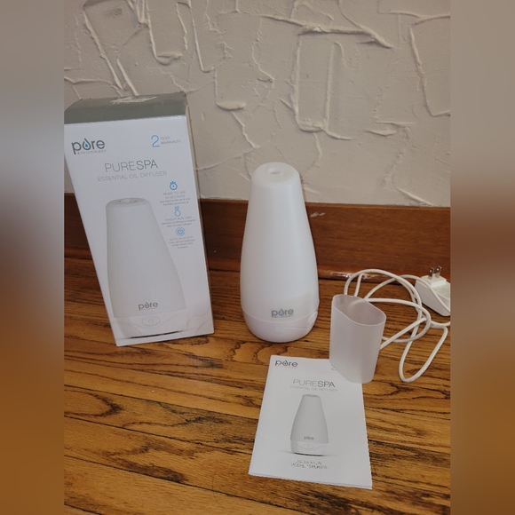 Essential Oil Diffuser - Picture 1 of 3